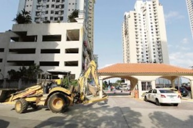 ATTT intenta derribar garita privada en Punta Pacífica
