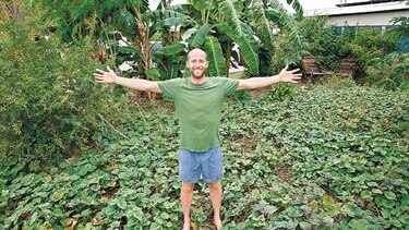 El hombre que vive en EU solo de lo que le da la naturaleza