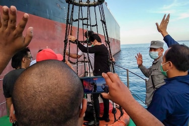 Indonesia libera buques petroleros de Panamá e Irán