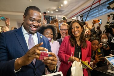 Abre la primera tienda legal de marihuana en Nueva York