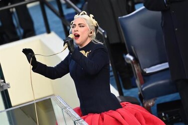 Lady Gaga recupera sanos y salvos los dos perros que le robaron