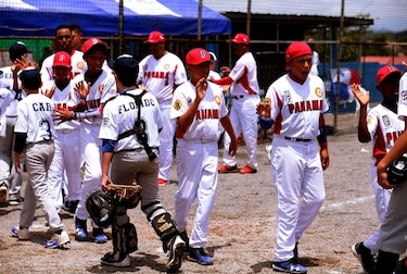 Panamá divide honores en inicio de Serie Latinoamericana