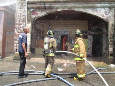30 familias damnificadas por fuego en Colón