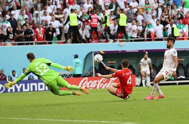 Dos goles en la prolongación le dan el triunfo a Irán sobre Gales