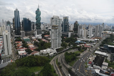 Panamá crecerá más que América Latina, pero enfrenta presión por deuda