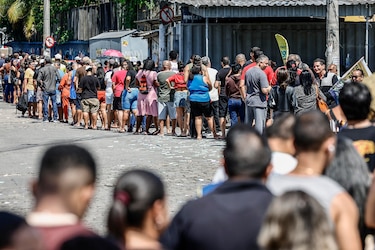 Lula y Flávio Bolsonaro votan en una jornada electoral pacífica y sin incidentes