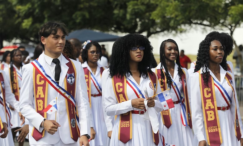 Desfiles del 5 de noviembre en Colón se desarrollan según lo programado