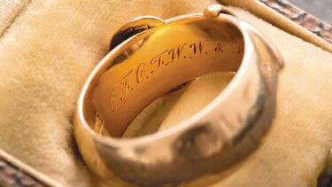 Encuentran el anillo robado de Oscar Wilde