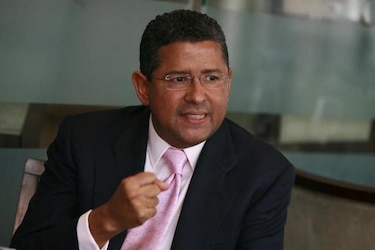 Moscoso niega tener oculto a expresidente Flores