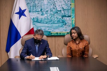 Presidente Cortizo sanciona la ley que regula las bibliotecas públicas en Panamá