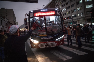 Protestas de la Generación Z en Perú: qué reclaman los jóvenes y otros grupos que se enfrentaron con la policía en el centro de Lima