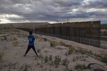Los republicanos redefinen el muro fronterizo de Donald Trump