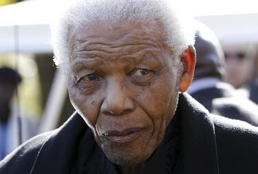 Mandela sufre infección pulmonar; responde al tratamiento