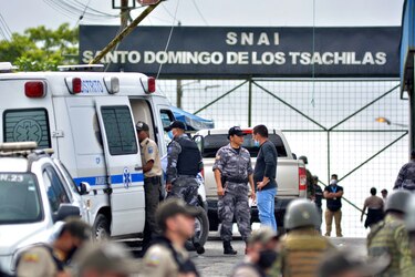 Motín en cárcel de Ecuador deja al menos 43 presos muertos