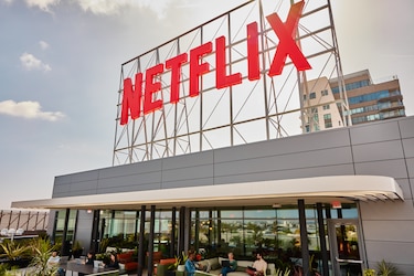 El sindicato de Hollywood pide que la fusión entre Netflix y Warner Bros traiga más empleo
