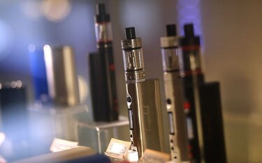 EU prohíbe la venta de cigarrillos  electrónicos a menores de 18 años