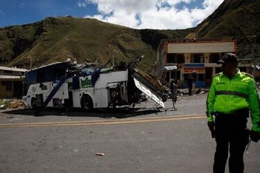 Accidente de autobús deja ocho muertos y 13 heridos en Ecuador