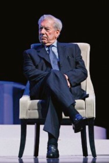 Dominicanos se enfadan con Vargas Llosa