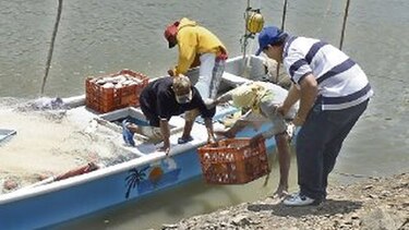 Reclaman conclusión de muelle flotante