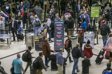 Largas filas y demoras en aeropuerto de Atlanta por cierre federal