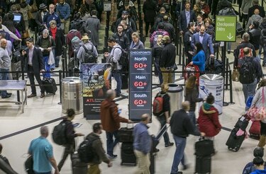 Largas filas y demoras en aeropuerto de Atlanta por cierre federal