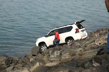 Amador: una mujer fallece traer caer automóvil al mar 