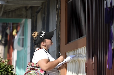 De casa en casa, así se hace una encuesta política