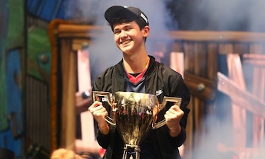 Joven de 16 años se lleva $3 millones al ganar campeonato de Fortnite