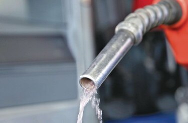 Combustibles disminuirán entre 15 y 20 centésimos por galón desde este viernes