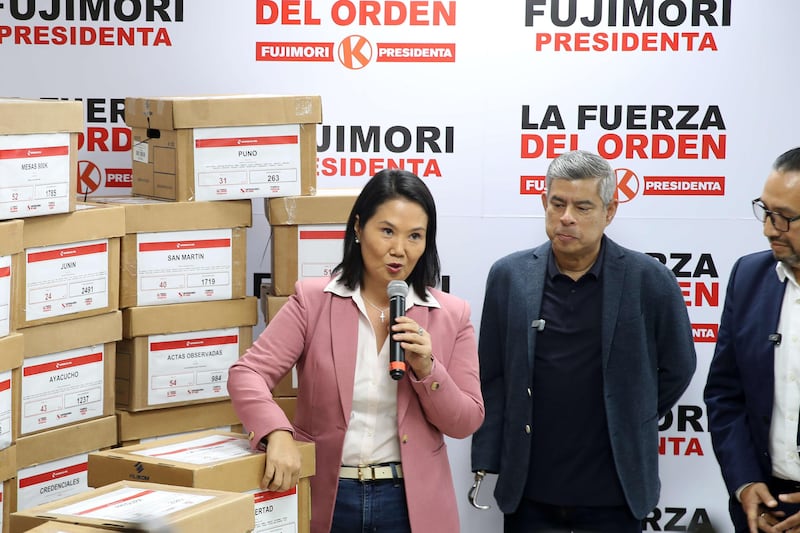 Concluye el escrutinio en Perú: Fujimori será presidenta por 49,641 votos más que Sánchez