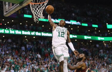Celtics vencen a los Cavs y se van al frente 2-0 en final del Este