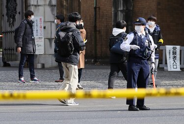 Tres heridos tras un ataque con cuchillo en la Universidad de Tokio