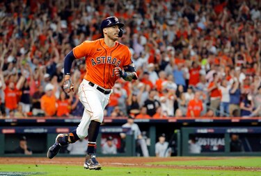 Astros toman ventaja de 2-0 ante los Medias Blancas 