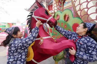Maestros de feng shui prevén Año del Caballo tumultuoso
