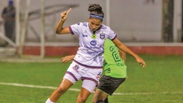 Cuatro equipos luchan por el título en el fútbol femenino