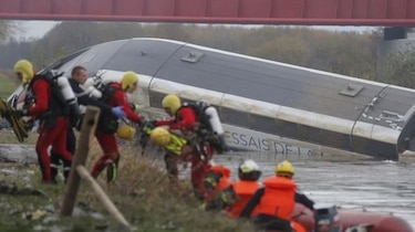 Diez muertos, uno de ellos menor, tras descarrilar un tren en Alsacia