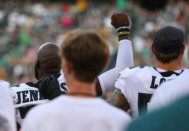 NFL: Jugadores protestan durante himno, Trump pide sanciones