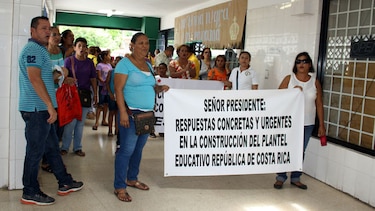Exigen construcción de nuevo centro de educación