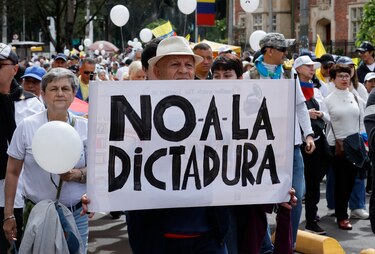 Miles de colombianos salen a las calles de grandes ciudades para rechazar la violencia