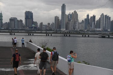 ¿Por qué el seguro al turista aún no está disponible y qué hace falta para activarlo?