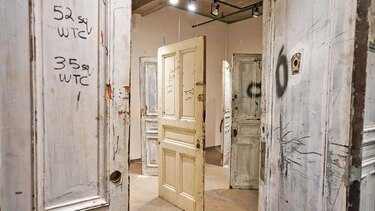 Puertas del Chelsea Hotel, a subasta gracias a vagabundo