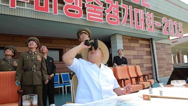Kim Jong-un supervisa certamen militar y amenaza con 'preparativos de guerra'