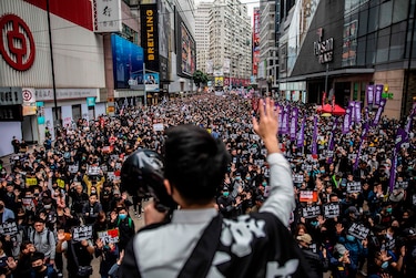 Hong Kong entra en 2020 con masiva manifestación prodemocracia