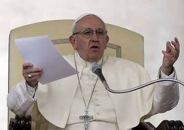 Papa Francisco descarta 'para siempre' la posibilidad de que las mujeres puedan ser sacerdotes