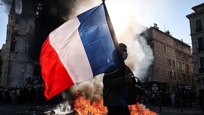Francia enfrenta una creciente desconfianza de los mercados por su deuda pública