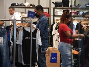 Comercios se reinventan entre lo físico y lo digital para incentivar las ventas