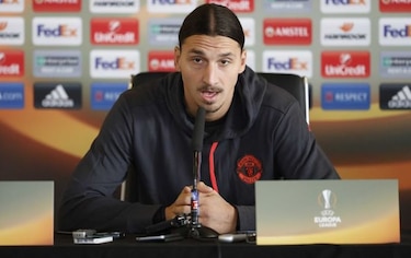 United extiende contrato de Ibrahimovic por otra temporada