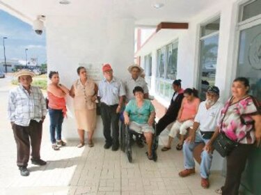 Pacientes dializados protestan por eliminación de viático