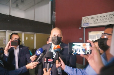 Pasatiempos y discusiones familiares figuran entre los pinchazos, dice abogado