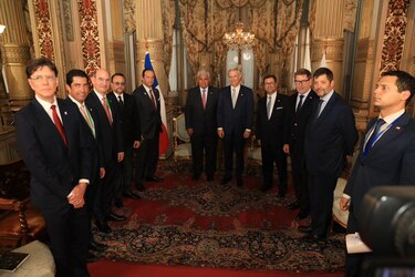 Mulino propone comisión bilateral con Chile tras reunión con el presidente electo José Antonio Kast